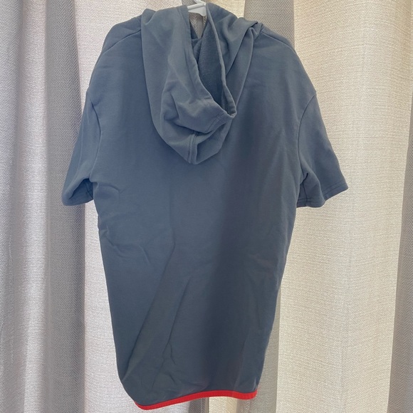 **SOLD** Boys Under Armour Short Sleeve - Picture 3 of 4